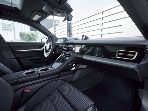 Used 2025 Porsche Taycan 4S w/ Premium Package image 38