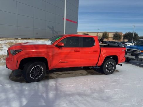 Used 2024 Toyota Tacoma TRD Sport image 7