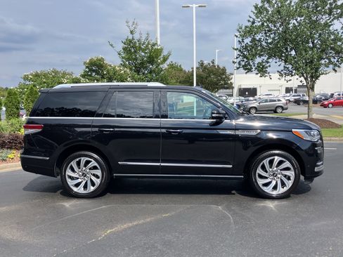 Used 2024 Lincoln Navigator Reserve AWD/4WD image 11
