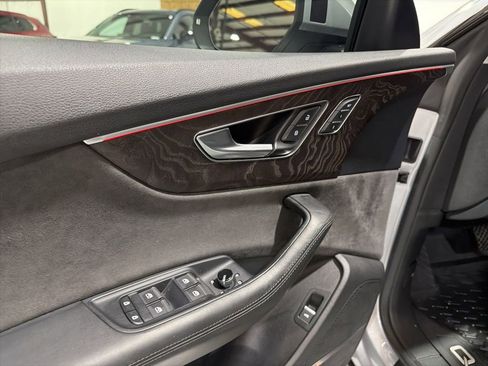 Used 2020 Audi Q8 Prestige w/ Prestige Package image 27