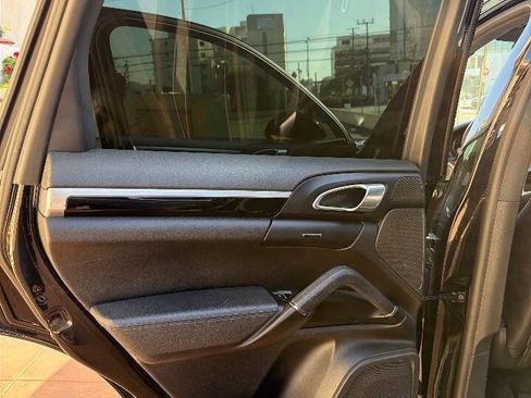 Used 2018 Porsche Cayenne Platinum Edition image 25