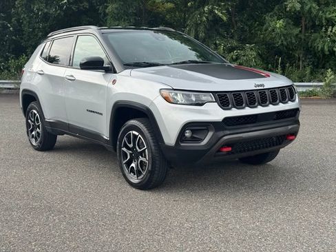Used 2024 Jeep Compass Trailhawk AWD/4WD image 35