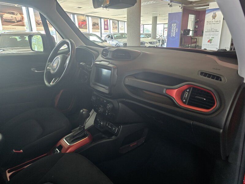 Used 2020 Jeep Renegade Trailhawk w/ Cold Weather Group AWD/4WD image 23