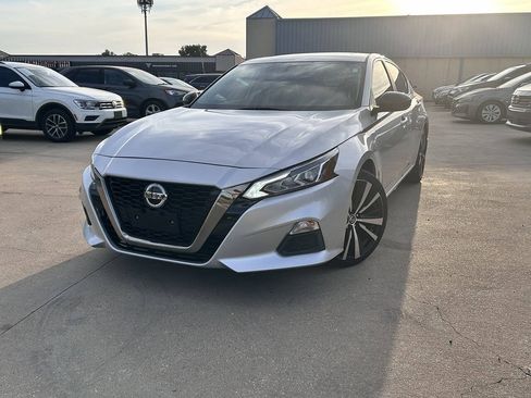 Used 2019 Nissan Altima 2.5 SR w/ SR Premium Package FWD image 1