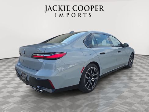 Used 2024 BMW 760i xDrive w/ Premium Package AWD/4WD image 5