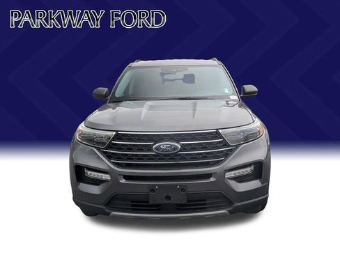 Used 2022 Ford Explorer XLT w/ Equipment Group 202A image 2