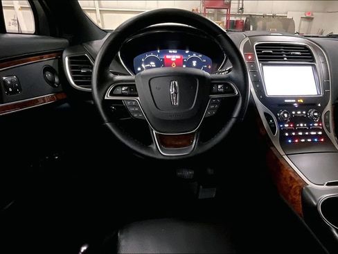 Used 2020 Lincoln Nautilus Reserve image 5