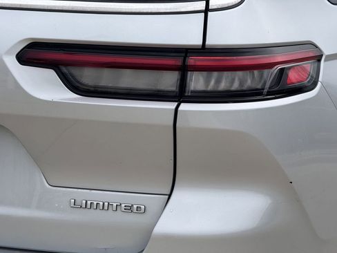 Used 2024 Jeep Grand Cherokee L Limited w/ Luxury Tech Group II image 11