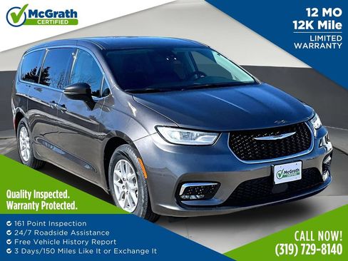Used 2023 Chrysler Pacifica Touring-L FWD image 1