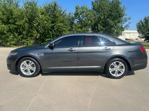 Used 2017 Ford Taurus SE FWD image 9