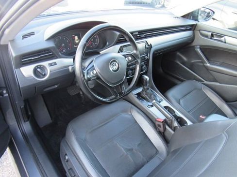 Used 2020 Volkswagen Passat 2.0T SE w/ Sunroof Package image 17