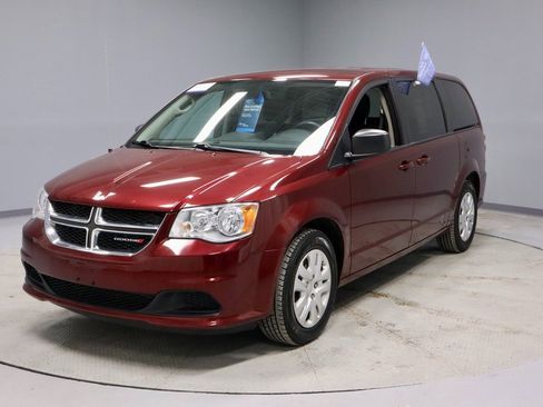 Used 2018 Dodge Grand Caravan SE w/ UConnect Hands-Free Group image 6
