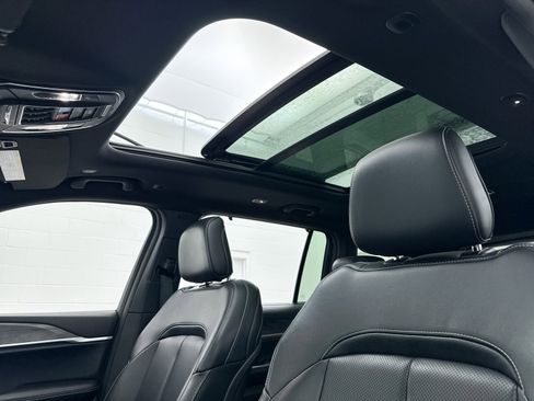 Used 2024 Jeep Grand Cherokee L Limited w/ Luxury Tech Group II image 3