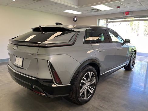 Certified 2024 Cadillac Lyriq Luxury AWD/4WD image 2