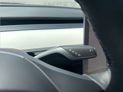 Used 2024 Tesla Model Y Long Range image 18