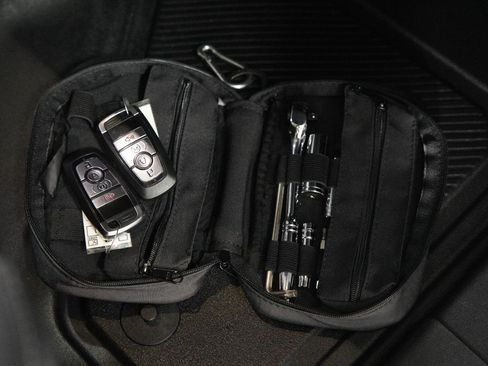 Used 2025 Ford Bronco Badlands image 19