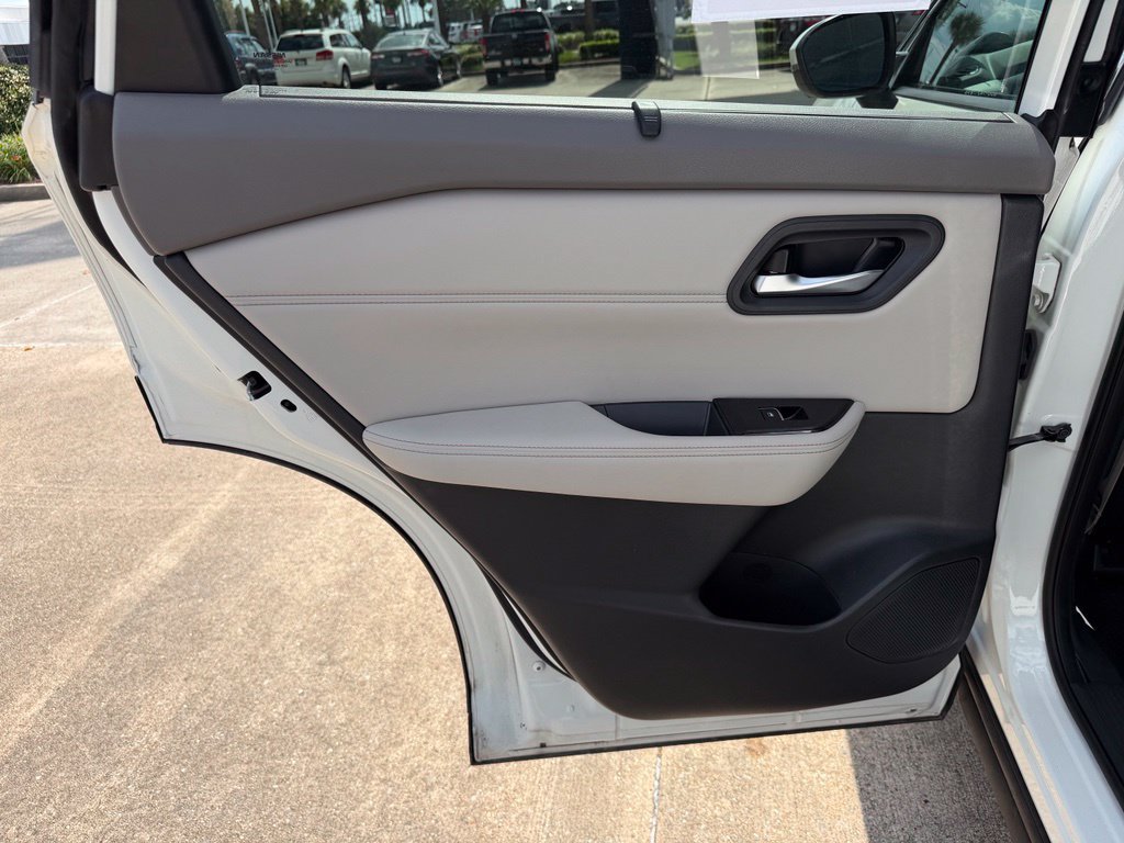 Used 2023 Nissan Rogue SL w/ SL Premium Package FWD image 10