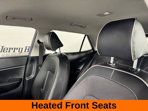 Used 2024 Hyundai Venue Limited image 11