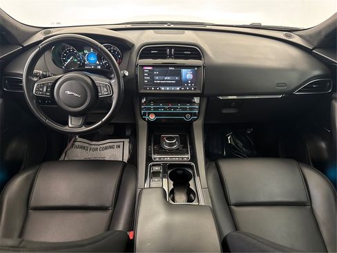 Used 2020 Jaguar F-PACE Premium image 25