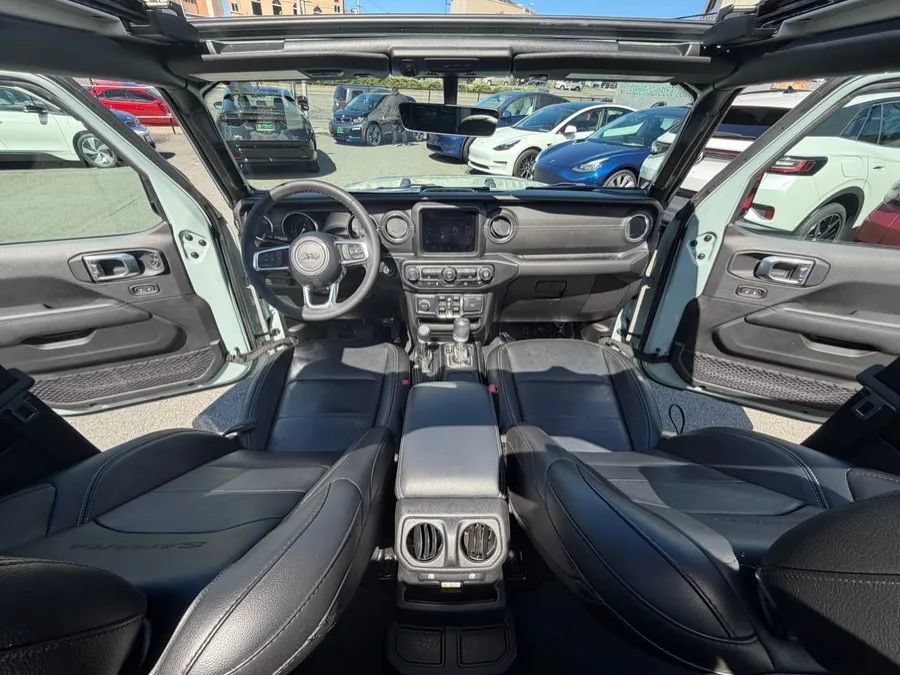 Used 2023 Jeep Wrangler Unlimited Sahara AWD/4WD image 21