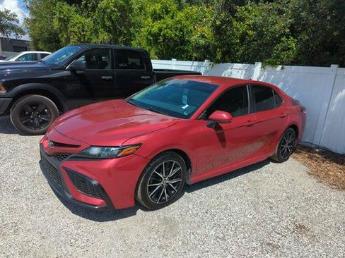 Used 2021 Toyota Camry SE FWD image 3