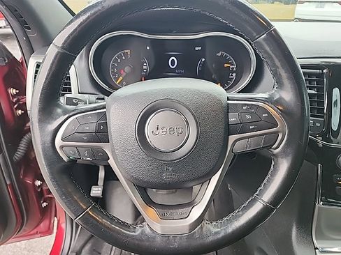 Used 2019 Jeep Grand Cherokee Altitude image 4