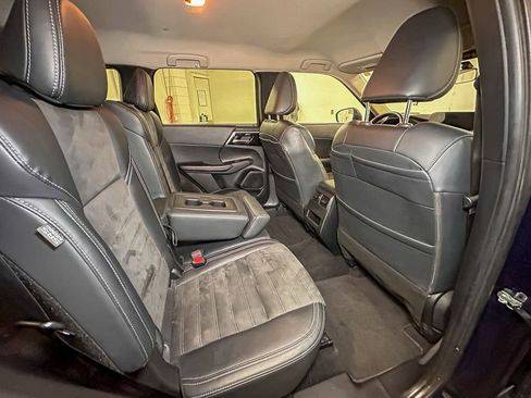 Used 2024 Mitsubishi Outlander SE AWD/4WD image 32