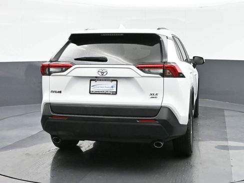 Used 2022 Toyota RAV4 XLE w/ Convenience Package image 6