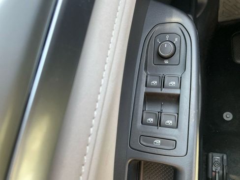 New 2025 Volkswagen Taos SE image 21