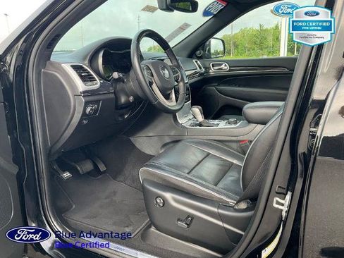 Used 2019 Jeep Grand Cherokee Overland w/ Interior Metal Package AWD/4WD image 18