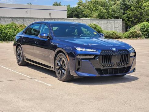 Used 2023 BMW 760i xDrive w/ Executive Package AWD/4WD image 3