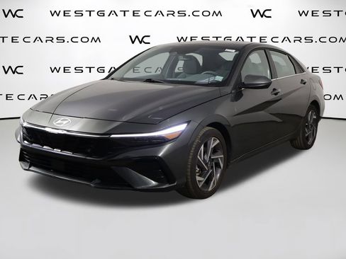 Used 2025 Hyundai Elantra SEL FWD image 1