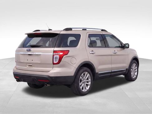 Used 2011 Ford Explorer XLT w/ 202A Rapid Spec Order Code FWD image 3