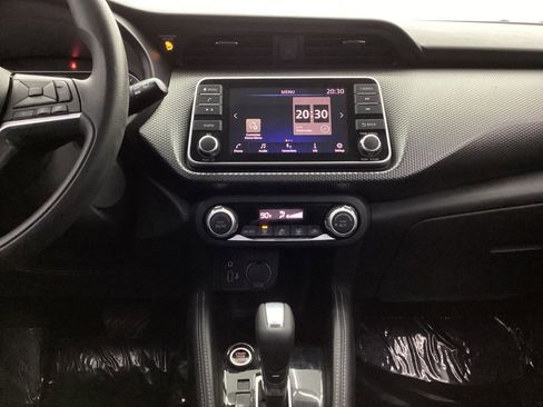 Used 2020 Nissan Kicks SV image 29