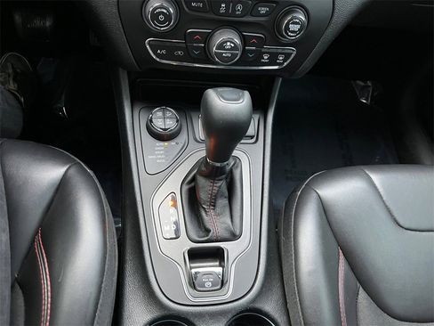 Used 2019 Jeep Cherokee Trailhawk w/ Cold Weather Group image 14