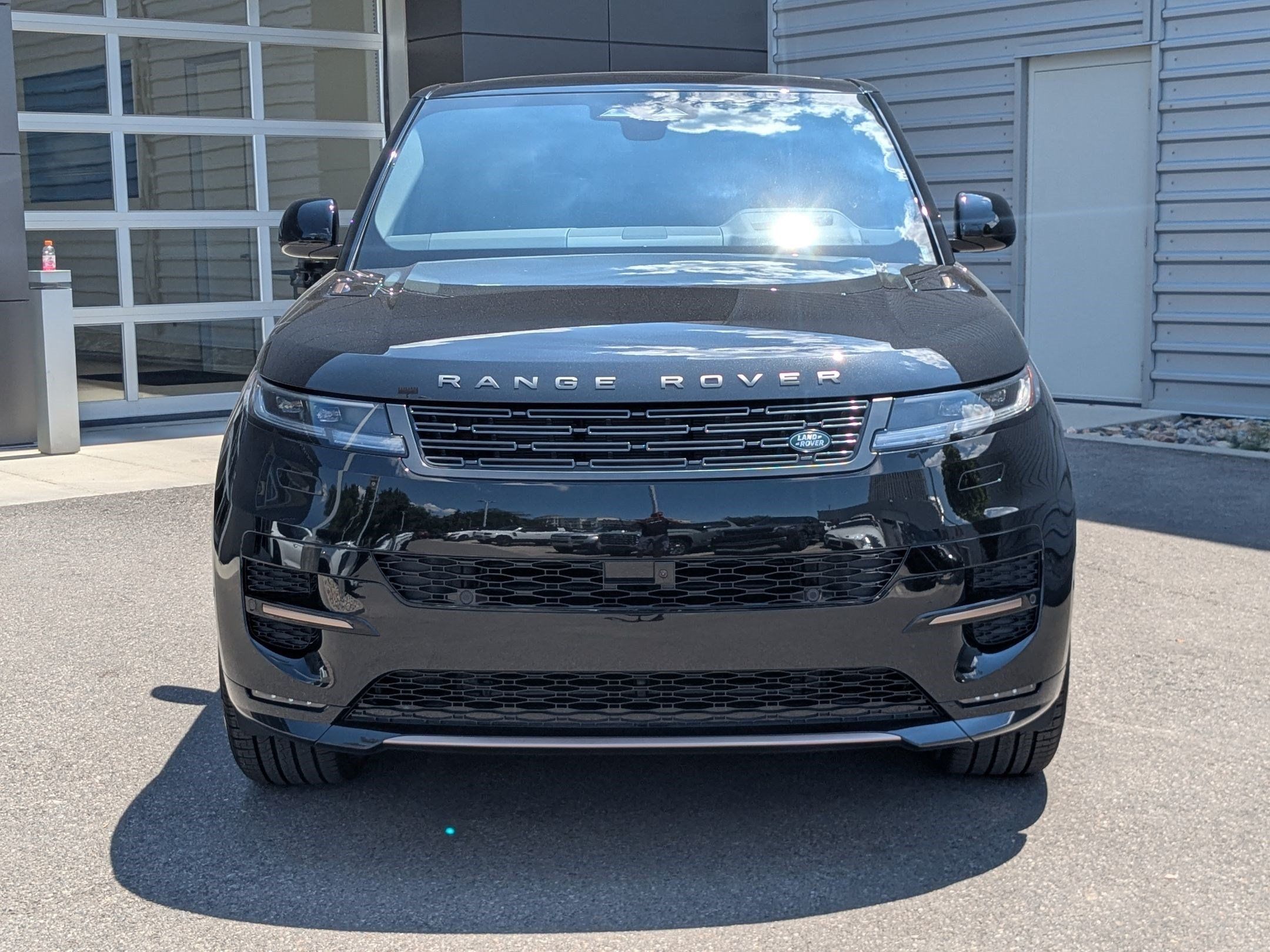 New 2026 Land Rover Range Rover Sport Dynamic SE AWD/4WD image 2