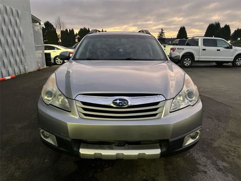Used 2011 Subaru Outback 2.5i Limited image 3