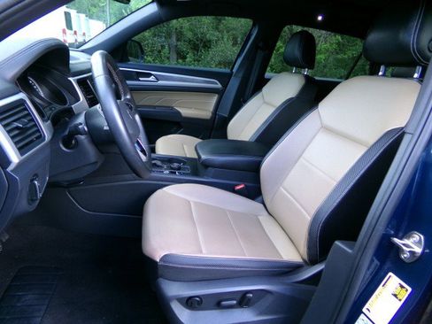 Used 2021 Volkswagen Atlas Cross Sport SE w/ Panoramic Sunroof Package AWD/4WD image 14