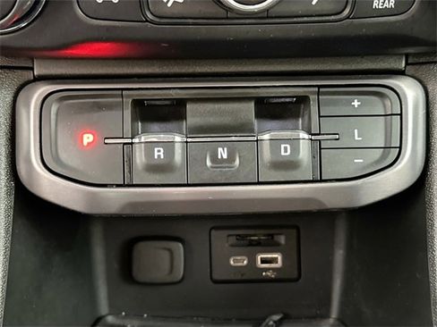 Used 2022 GMC Acadia AT4 image 15