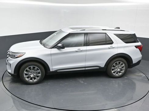 Used 2025 Ford Explorer Platinum image 12