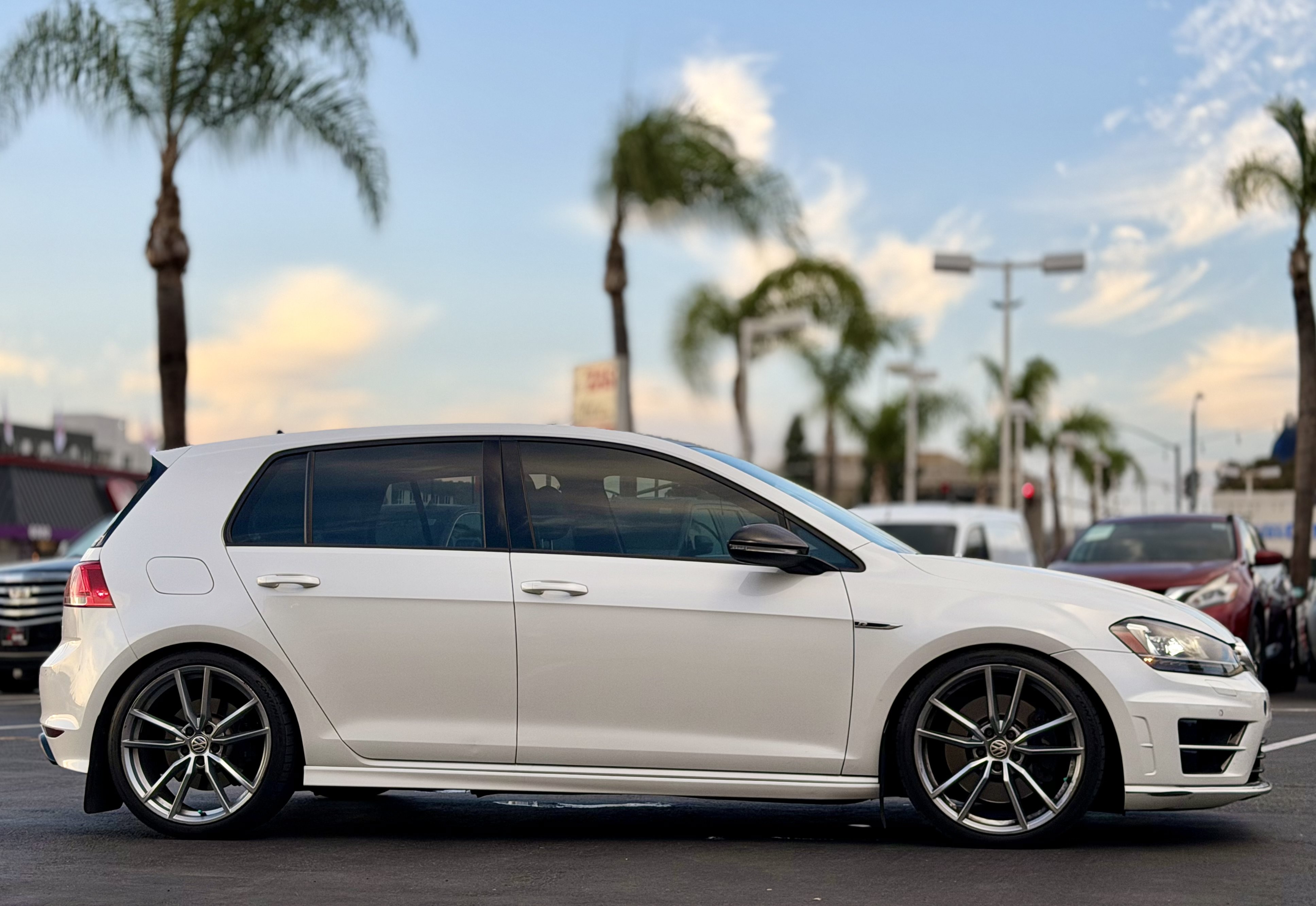 Used 2017 Volkswagen Golf R 4-Door AWD/4WD image 8