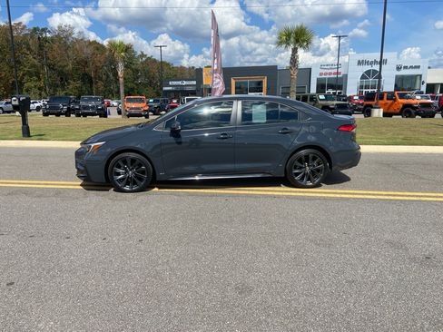 Used 2024 Toyota Corolla SE image 3