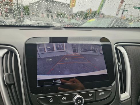 Used 2022 Chevrolet Malibu LT FWD image 25