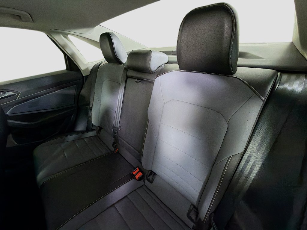 Used 2025 Volkswagen Jetta SE FWD image 23
