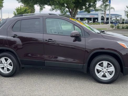 Used 2022 Chevrolet Trax LT w/ Driver Confidence Package AWD/4WD image 8
