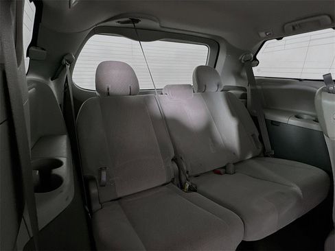 Used 2015 Toyota Sienna LE image 25