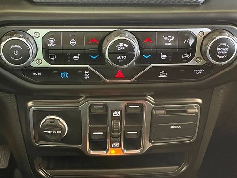 Used 2023 Jeep Wrangler Unlimited w/ Cold Weather Group AWD/4WD image 27