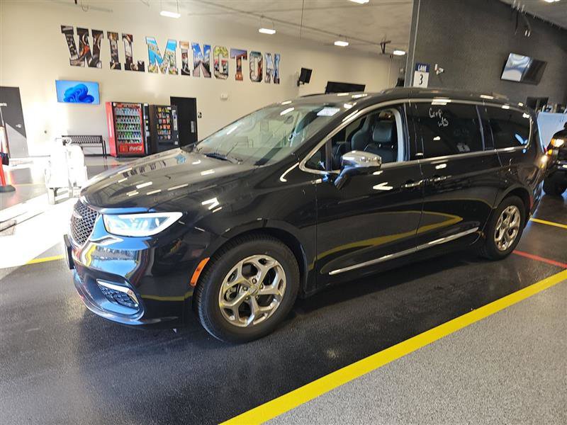 Used 2022 Chrysler Pacifica Limited FWD image 4