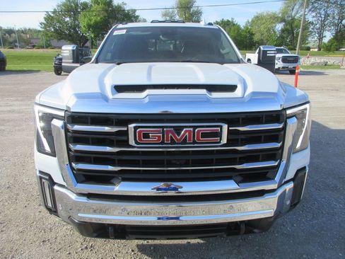New 2026 GMC Sierra 2500 SLT w/ SLT Premium Package AWD/4WD image 12