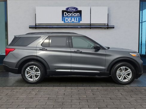 Certified 2023 Ford Explorer XLT w/ Equipment Group 202A AWD/4WD image 2